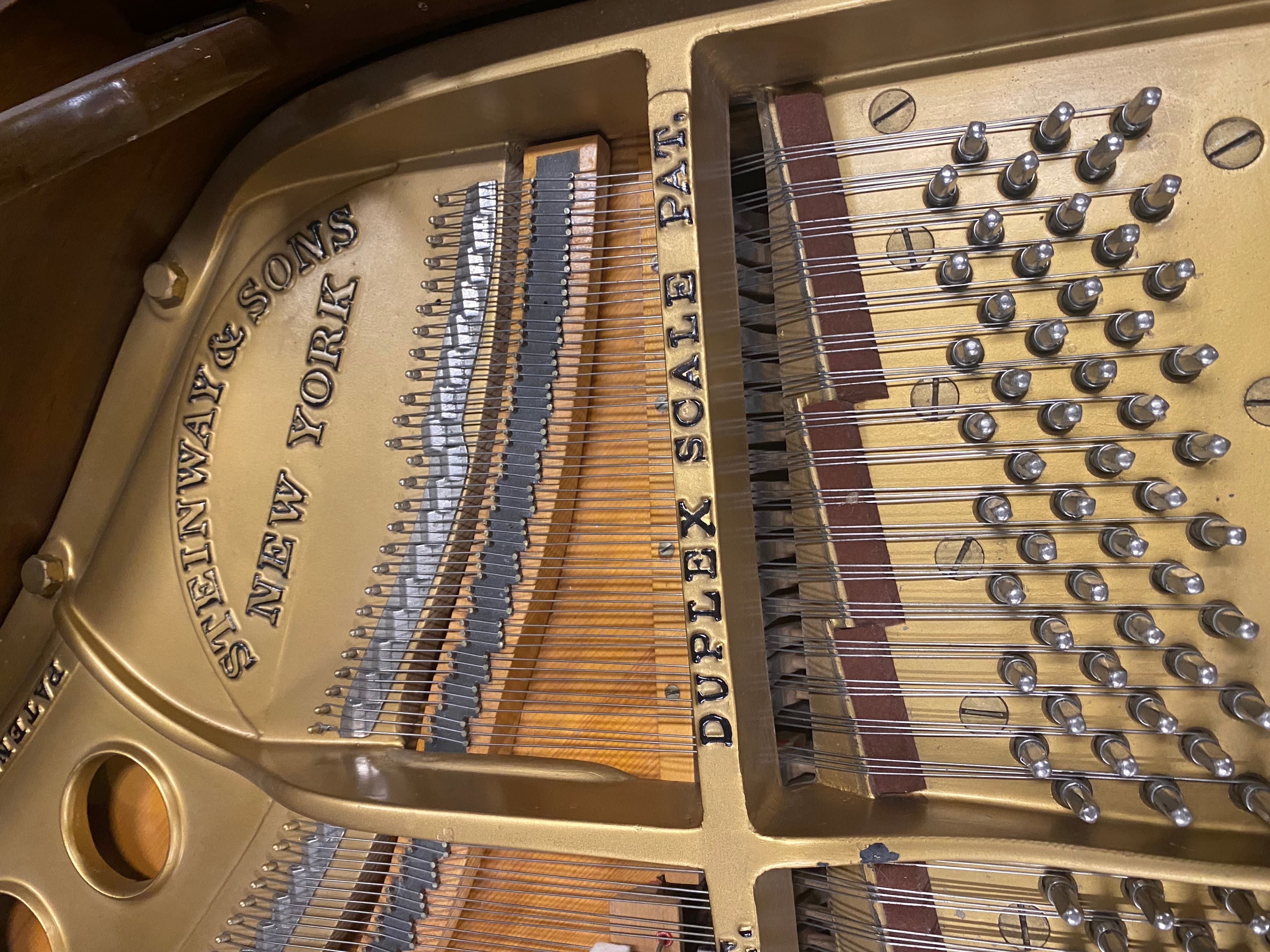 Steinway model M 5’7” circa 1924 walnut grand piano. - SteiwnayMwalnut-2_1